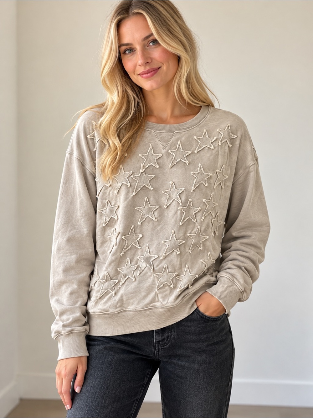 CHRLYDR Star Applique Sweatshirt Size Medium